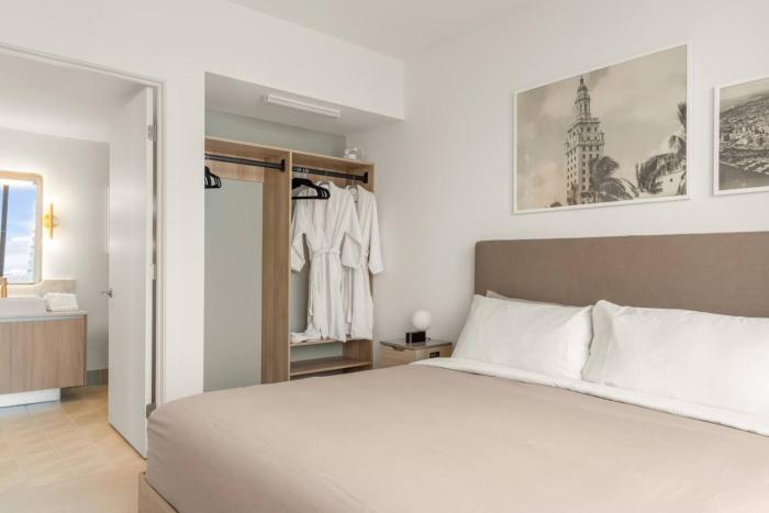 4513 a 1-Bedroom Apt with Pool and Gym next to Kaseya Center