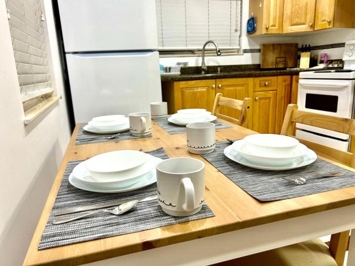 Cozy 2-bedroom Private Guest House in a convenient location