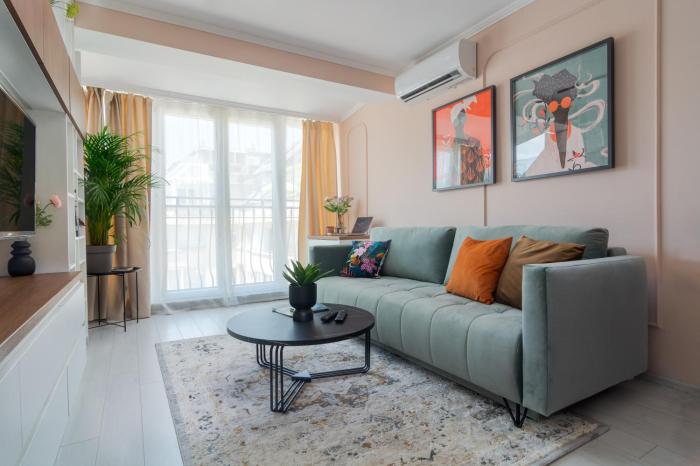 Maison Colorée - Bright And Cozy Home by Metro And Mall