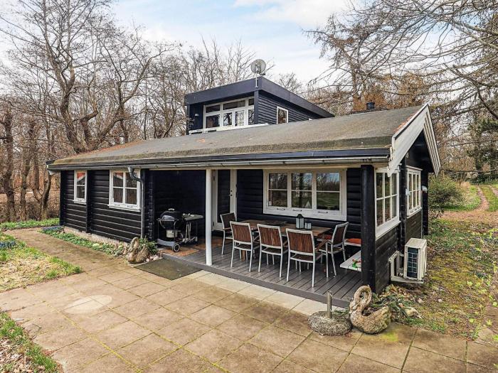 6 person holiday home in Dronningmølle-By Traum