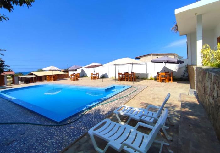 CASA de PLAYA con PISCINA FRENTE al MAR