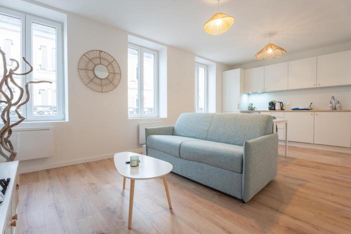 Very nice apartment for 4 people, free parking at Macon Park