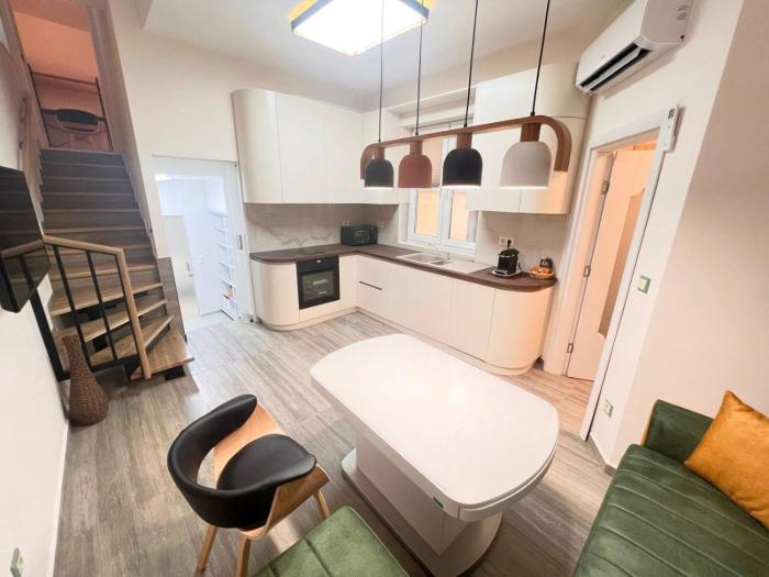 New Yorker 2 bedroom apartment