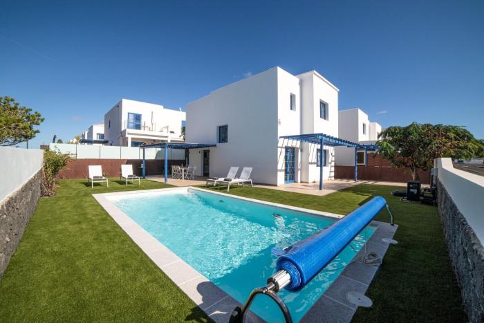 Beautiful Detached Lanzarote Villa 3 Bedrooms Villa Stacruz Bay Stunning Views & Close To Amenities Playa Blanca