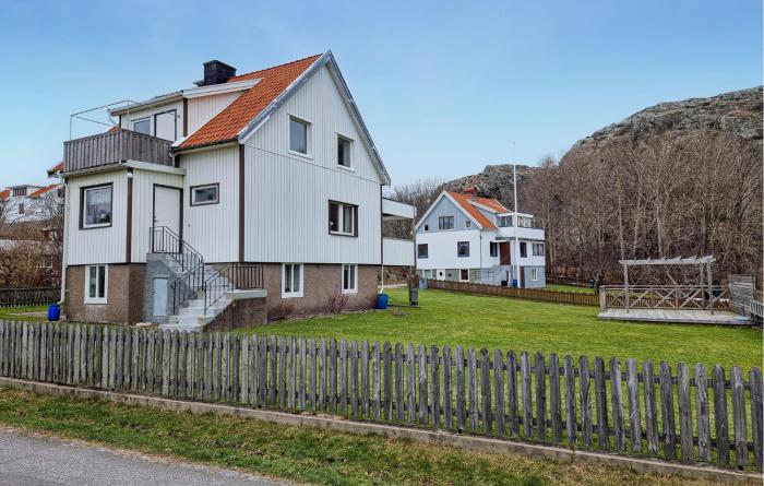 3 Bedroom Amazing Home In Dyrön