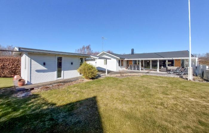 4 Bedroom Nice Home In Båstad