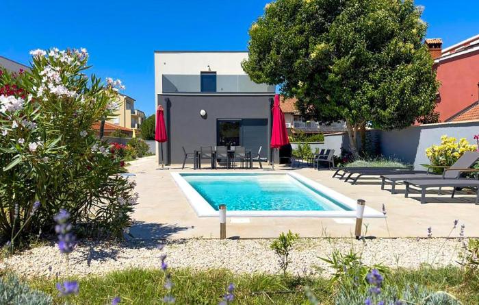 Amazing Home In Liznjan