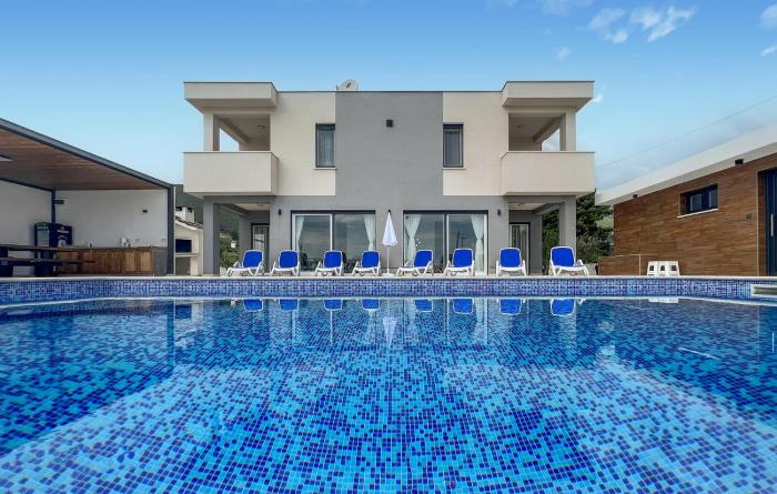 Amazing Home In Kastel Novi