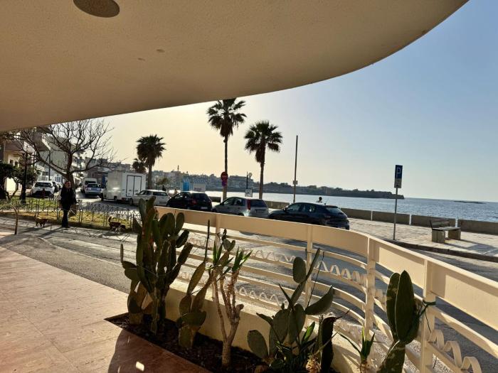 Koum Kapi Atelier-Waterfront Apartment with Sea Views