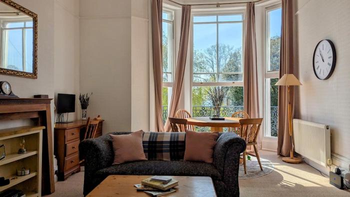 Period Suntrap Gem, Sea View 5 min to Sea and Station