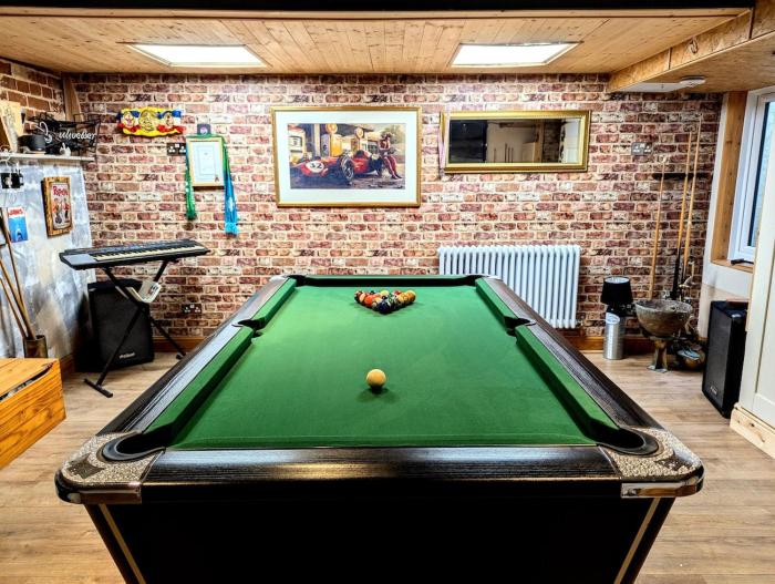 Ramsgate Seafront Apartment with Jacuzzi Bath & Pool Table