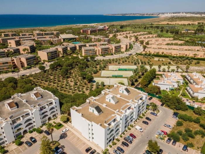 Modern Retreat 700m from the Beach - Salgados