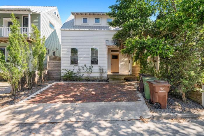 Lincolnville Haven l Walk to DNTN l Dog Friendly