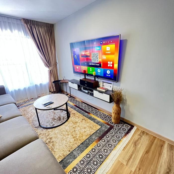 N2 Big TV Karaoke kids play Room duplex unit 8 pax
