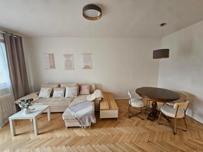 Cozy 3-Room Apartment in Old Town