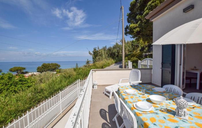1 Bedroom Gorgeous Home In Castellabate