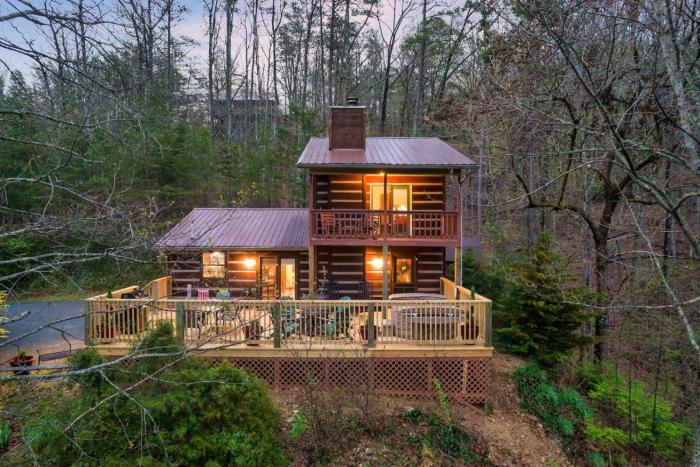 Tree House Tranquility Cabin Close to Dollywood