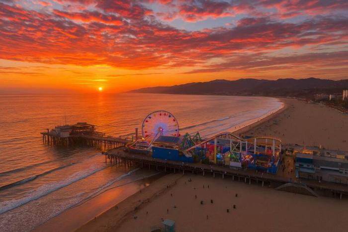 Beachside 2BD 2BA, 12Min Walk to Santa Monica Pier