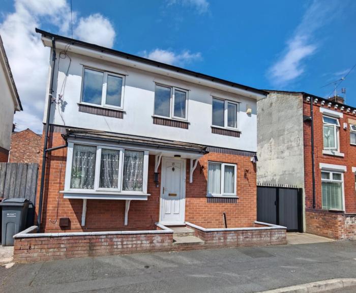 Regent House - Holiday Home With Free Parking - 5 Minutes Drive to Coop Live Arena, Etihad Stadium & Manchester City Centre