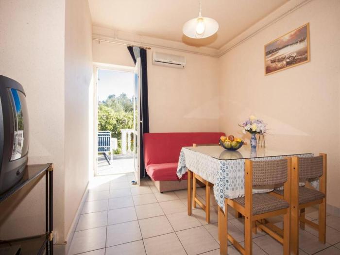 One-bedroom apartment near beach