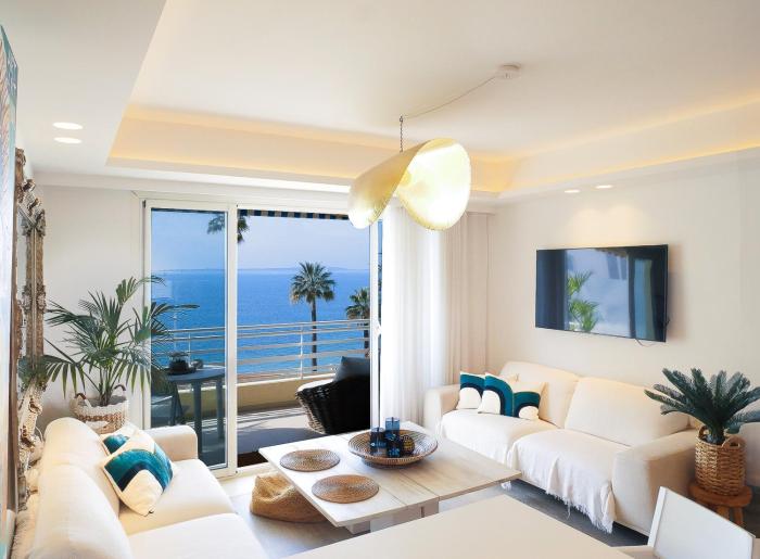 Beautiful apartment with panoramic sea view