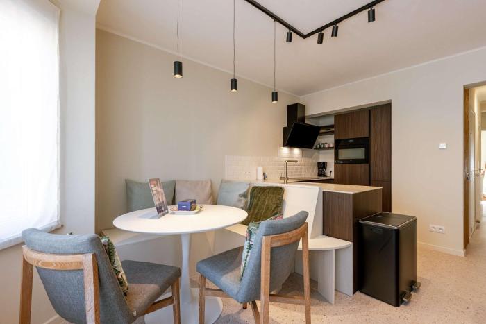 Huswell - Modern family flat steps from the sea