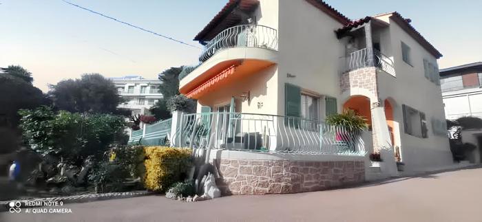 Maison accueillante à Saint-Laurent-du-Var avec jardin