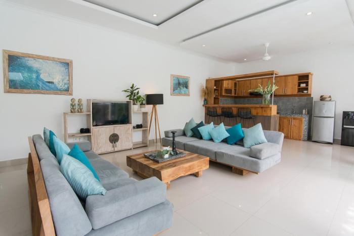 Stylish Three Bedroom Villa Near Atlas Beach Club & Beach.