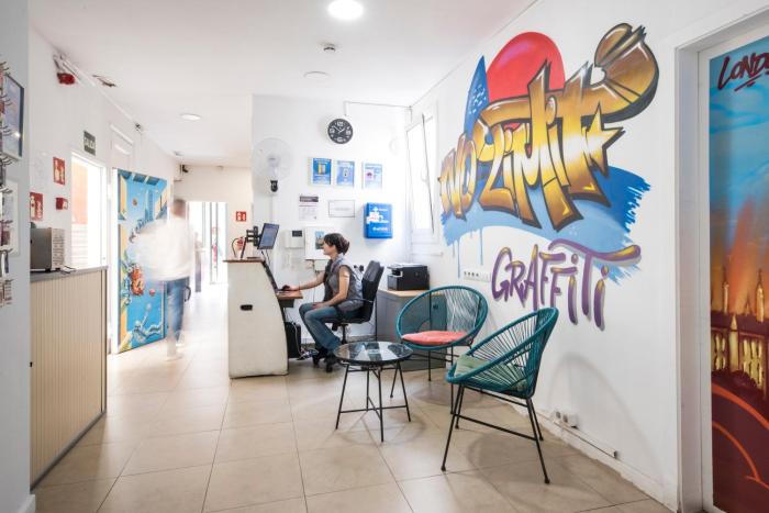 No Limit Hostel Graffiti