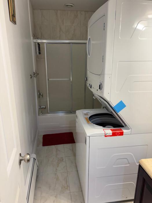 Bachelor and Double room in Bedford, Halifax