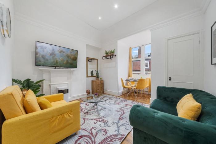 Modern 2-Bedroom Apartment on Oxford Street 8GC