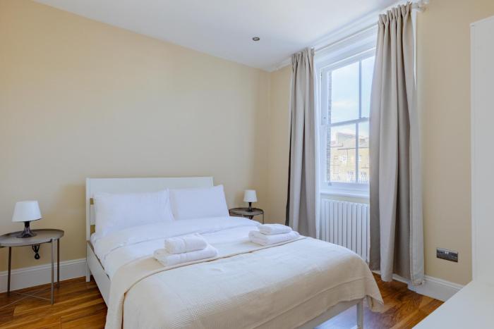 Newly Renovated 2BD Top Floor Flat West Brompton