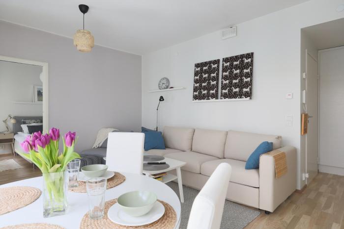 Fredika, modern 1br,Tripla Pasila prime location, gym, parking, train station near