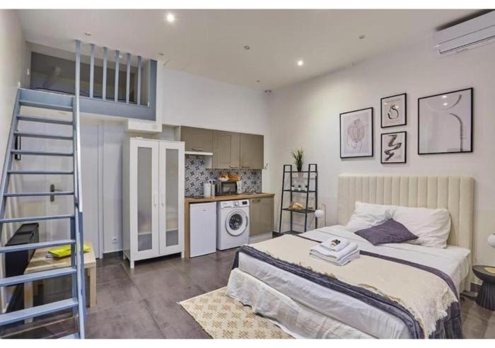 Studio Center of Paris Montmartre by Studio prestige