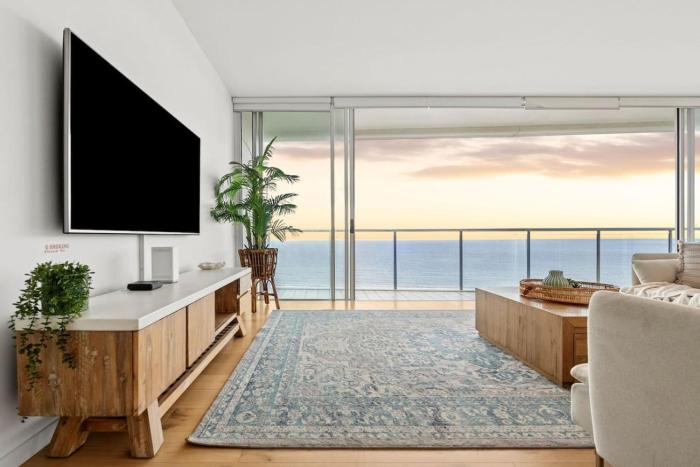 Mels Place - Stunning 3 Bed Getaway and Ocean Views