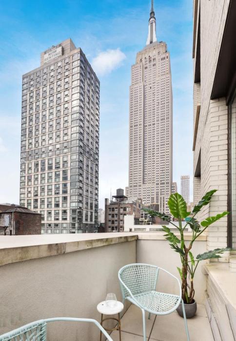 The Vibe on 5th Vibe 8750