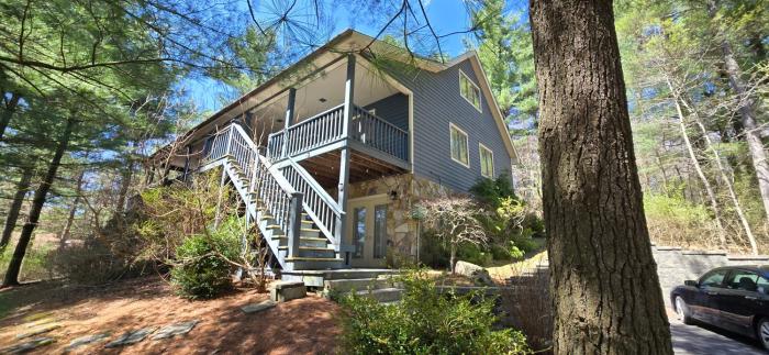 Tall Pines- 5-bedroom 3-bath with hot tub and more!