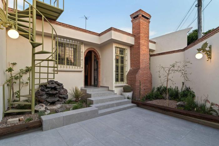 Quiet and Cozy Home with Great Location