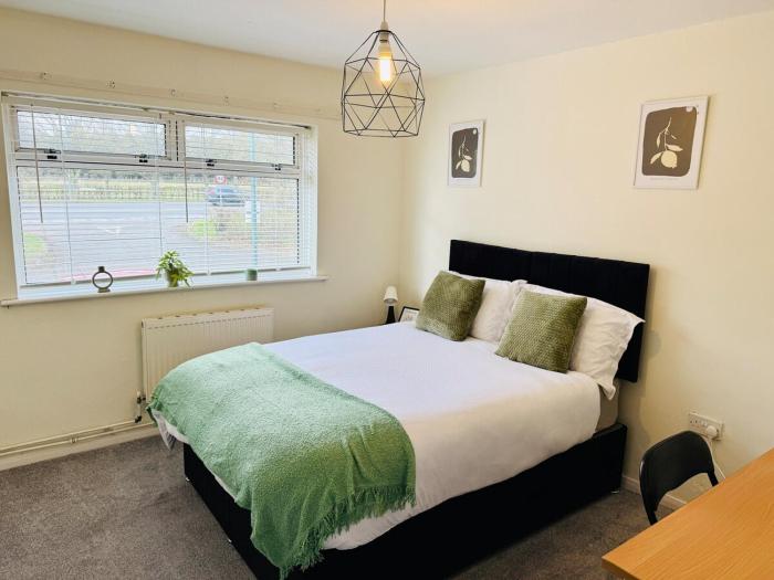 Professional 4BR House - Lace Market, Uni, QMC, City Centre & M1 - Sleeps 8