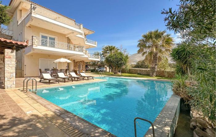 Gorgeous Home In Lagonisi With Wifi