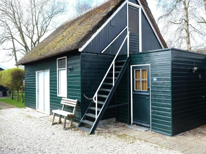 Cottage in Dwarsgracht near Giethoorn