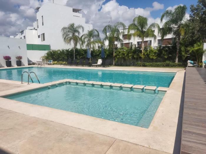 Nueva Villa 3 pisos en condominio Playa del Carmen