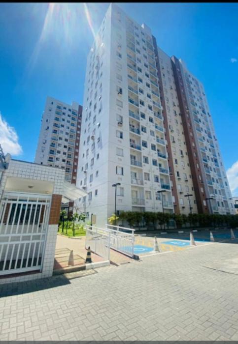 Apê a 300 metros da praia, 2dorm, garagem, elevador