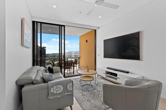 Stunning 1B in South Bank with River & Mountain View