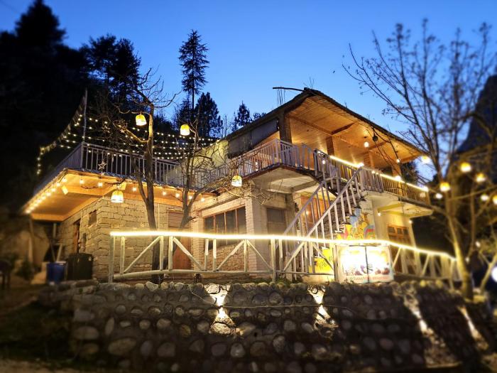 The Cozy Monks - Tirthan Valley