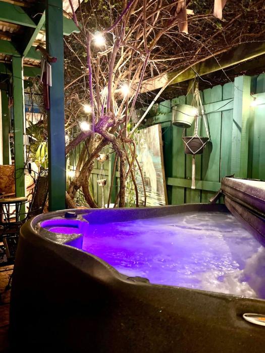 Tango Mango House with Private Hot Tub