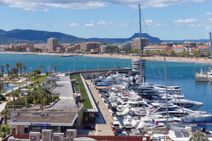 T2 -Le Winter Palace, Vue Mer