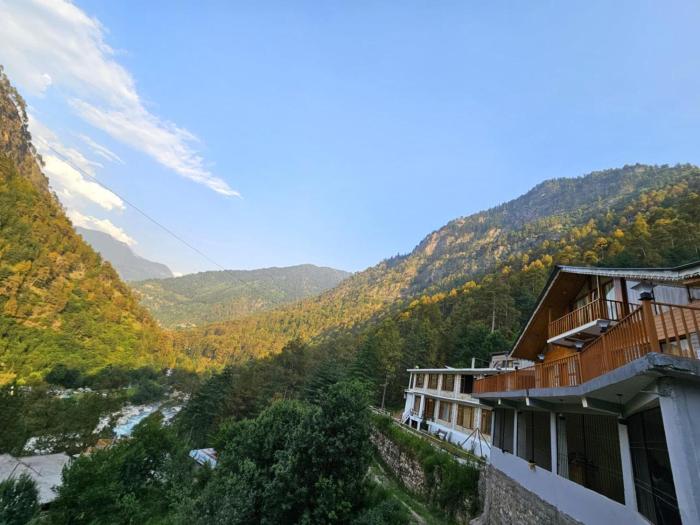 Jibhi Valley stays