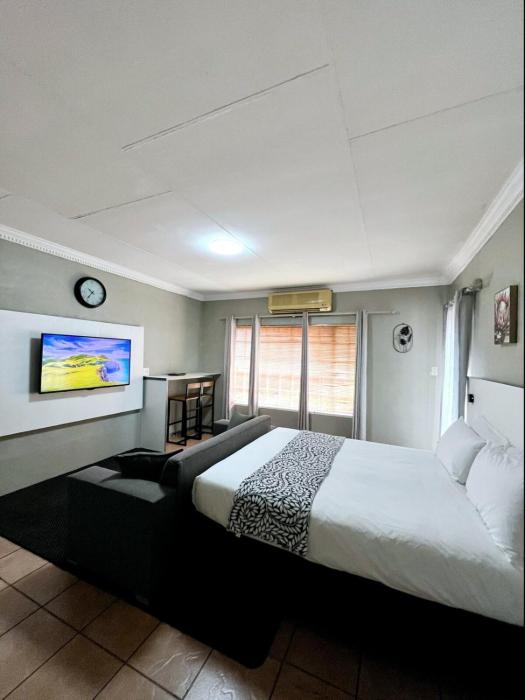 ZUCH Accommodation At Pafuri Self Catering-Deluxe Suite