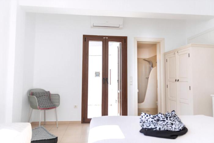 Naxos Central Room Superior Triple Room Balcony 200M From St George Beach City Views Saint George